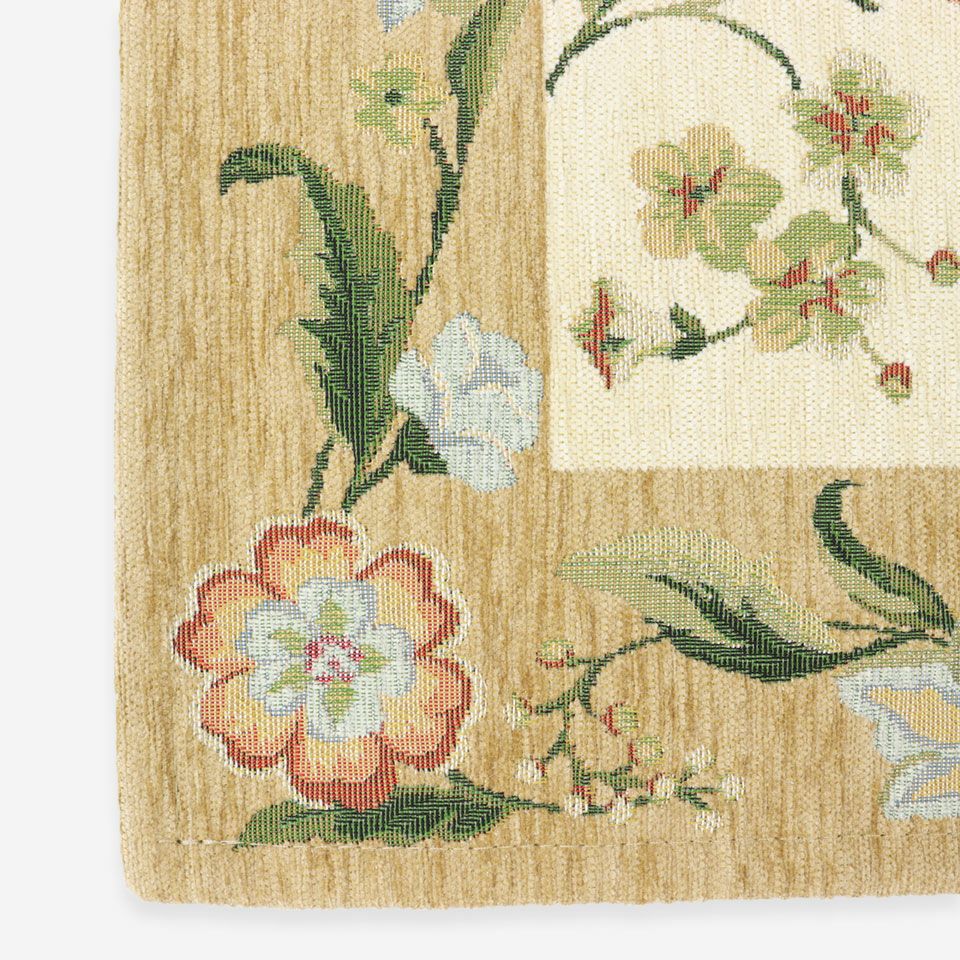 伝統柄である花更紗を多色ジャガート織+温かみのあるシェニール糸をつかって表現しました／カラー：ベージュ