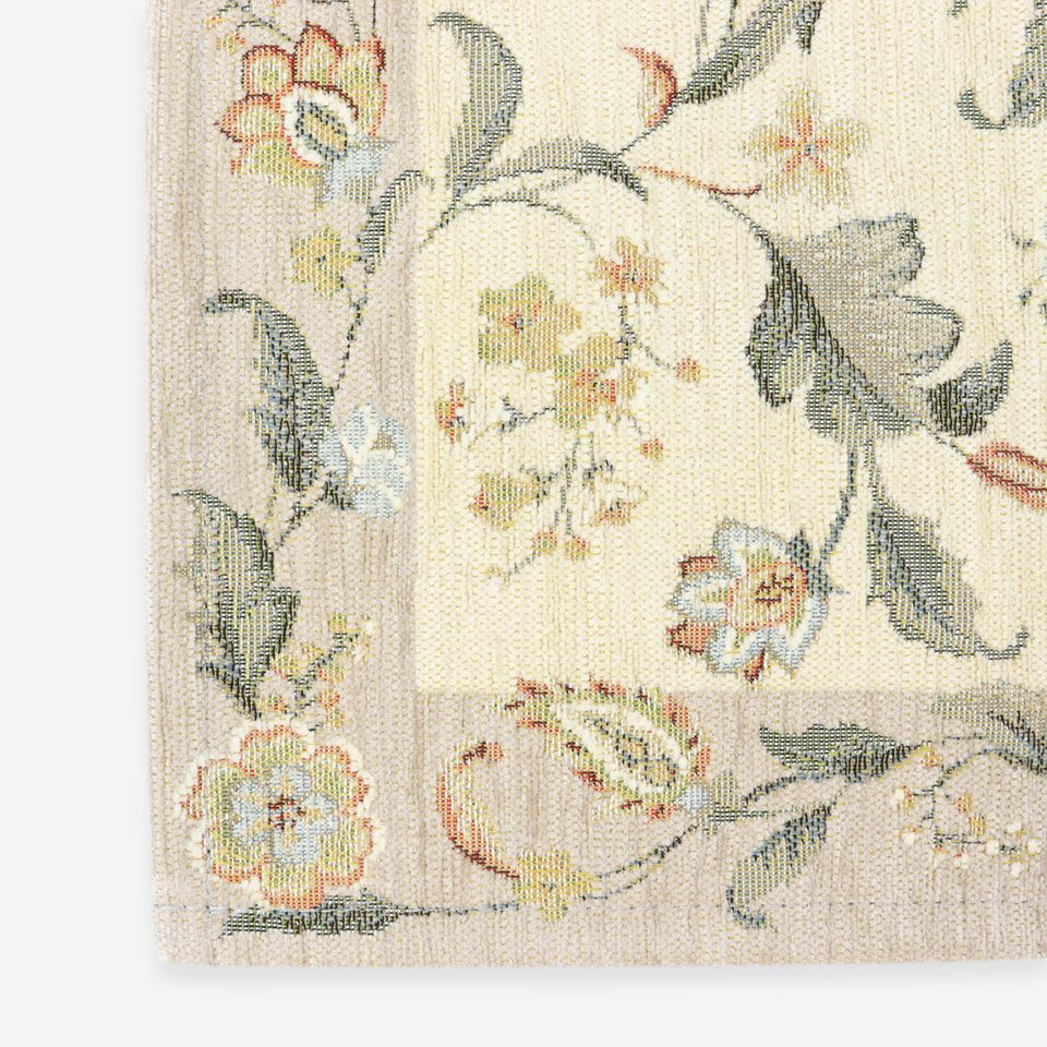 伝統柄である花更紗を多色ジャガート織+温かみのあるシェニール糸をつかって表現しました／カラー：グレー