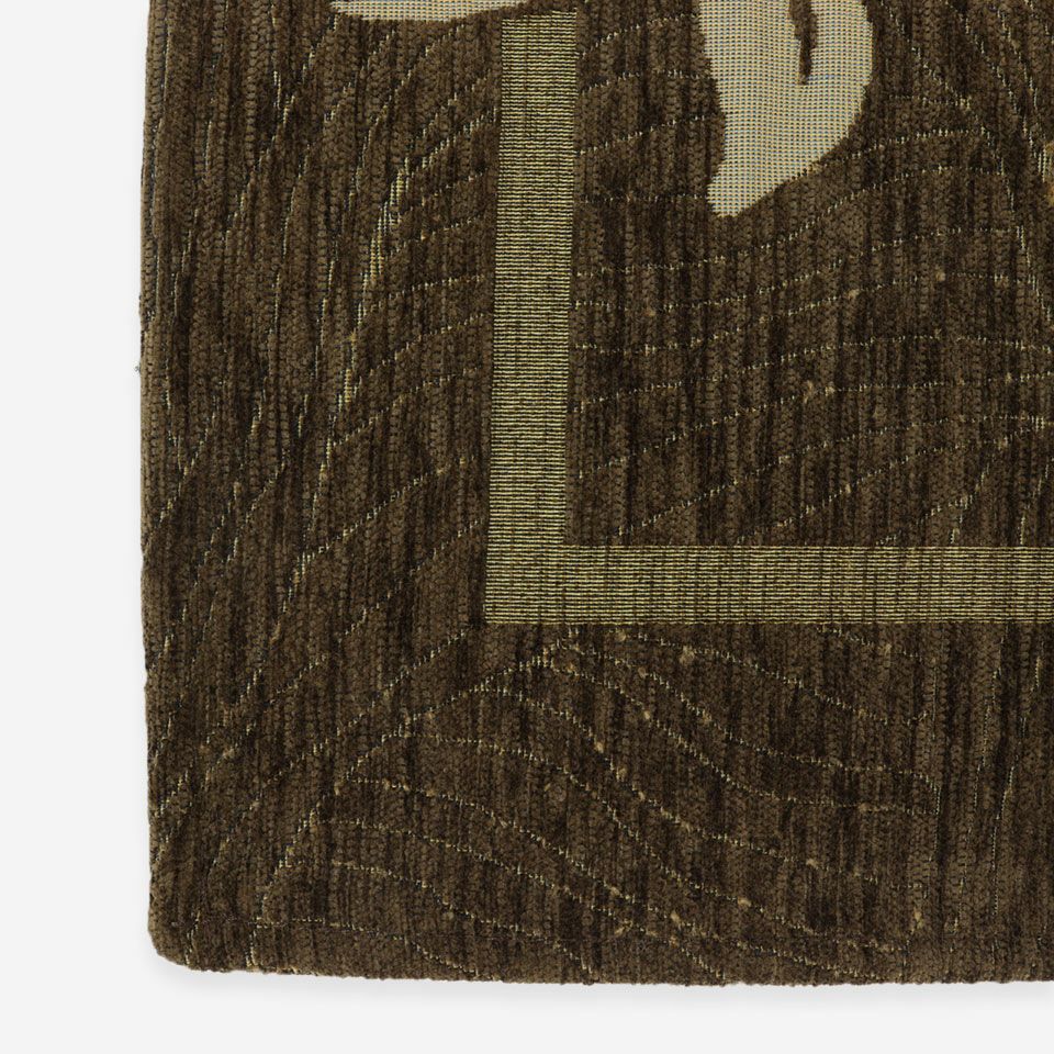 東洋と西洋が出会った、どこかオリエンタルな雰囲気を漂わせるデザインが魅力的です／カラー：ブラウン