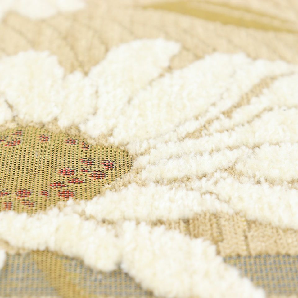 モール糸は、糸全体に直立した毛羽（花糸）のある飾り糸で、花糸を芯糸で挟み込んだ構造で肌触りがよく、独特な光沢をもった糸です／カラー：ベージュ