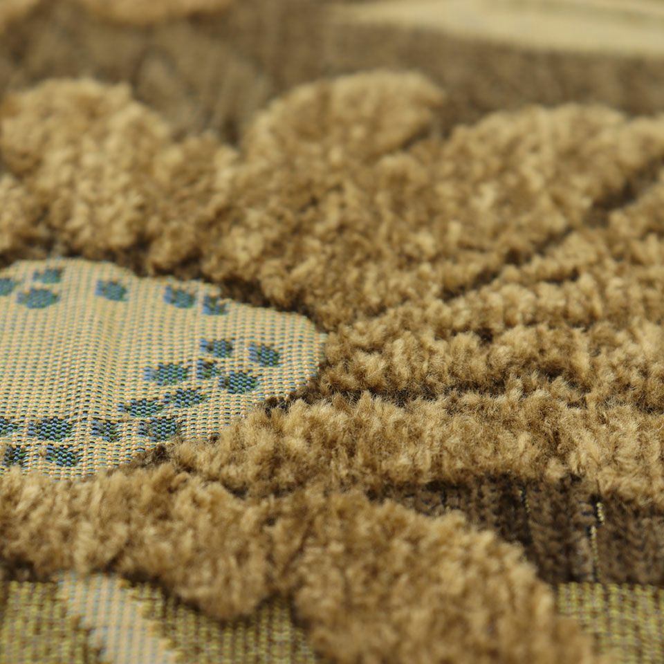 モール糸は、糸全体に直立した毛羽（花糸）のある飾り糸で、花糸を芯糸で挟み込んだ構造で肌触りがよく、独特な光沢をもった糸です／カラー：ブラウン