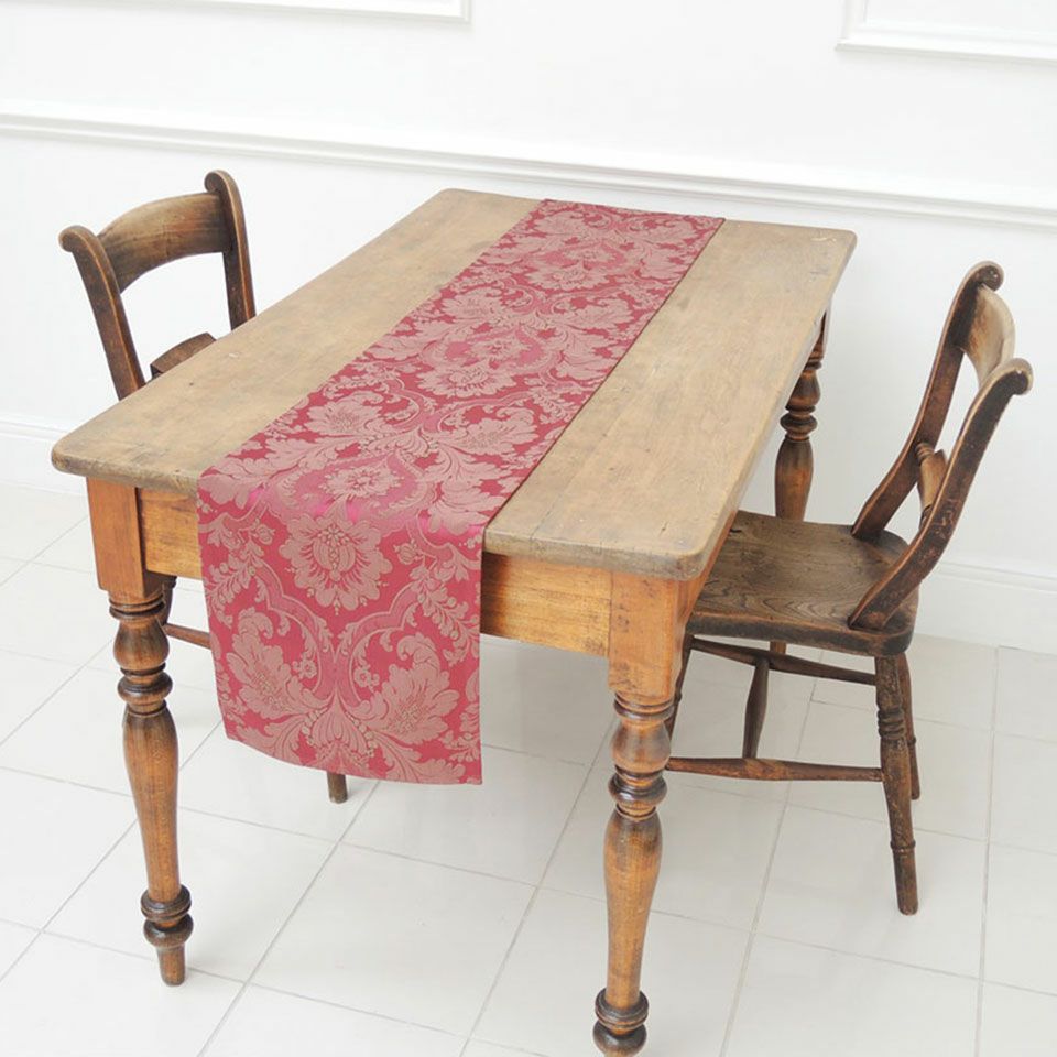 使用イメージ画像／カラー：レッド／ダイニングテーブルをより華やかに演出することができます