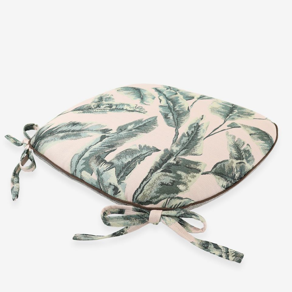 表面／カラー：ベージュ／45cm×43cm／シンプルなシダ柄でインテリアに合わせやすいデザイン