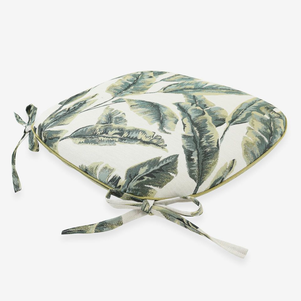 表面／カラー：ホワイト／45cm×43cm／シンプルなシダ柄でインテリアに合わせやすいデザイン