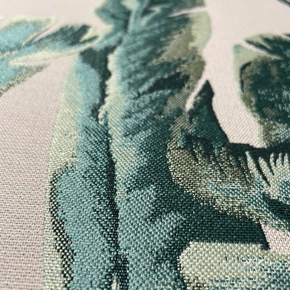 グランドの色味に合わせた葉の色合いを設計しているため、インテリアに合わせやすいデザインです／カラー：ベージュ