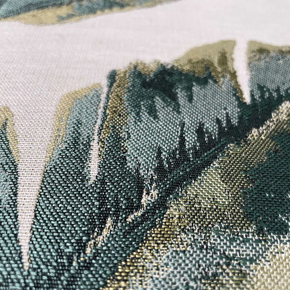 グランドの色味に合わせた葉の色合いを設計しているため、インテリアに合わせやすいデザインです／カラー：ホワイト