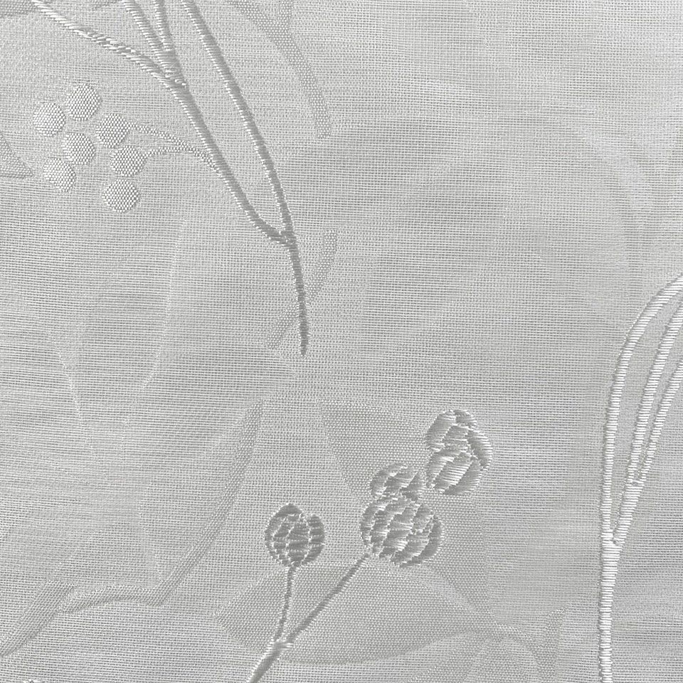 生地拡大画像／実物の生地に近い色目となります／透け感のあるボイルを重ねた風通織り植物柄の生地です