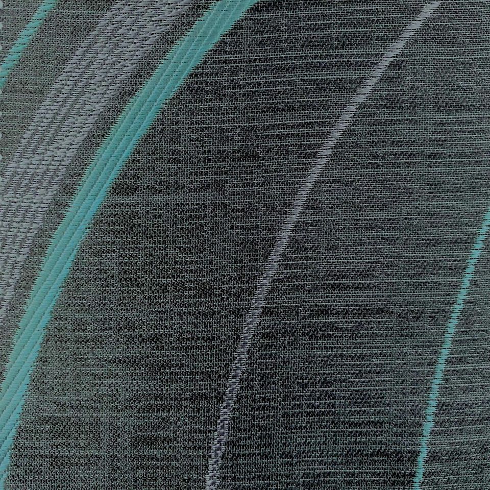 生地拡大画像／実物の生地に近い色目となります／ナチュラルでやわらかい風合いの幾何学ライン柄の生地です