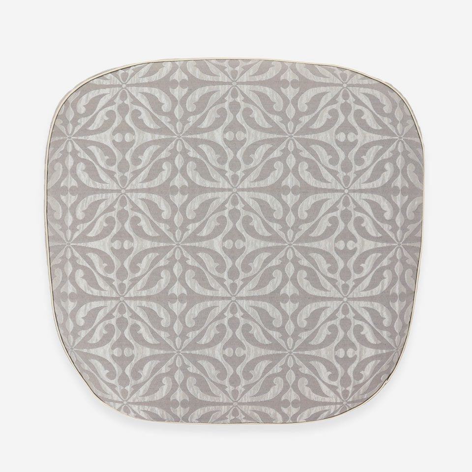 表面／カラー：ベージュ／45cm×43cm／紐無し／カバー取り外し可