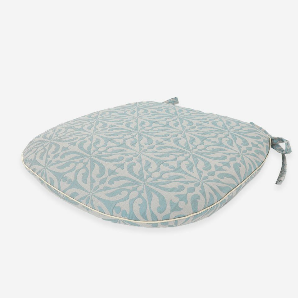 表面／カラー：ブルーグリーン／45cm×43cm／紐付き／オーナメント調の柄を凹凸感のあるジャカードで表現しています