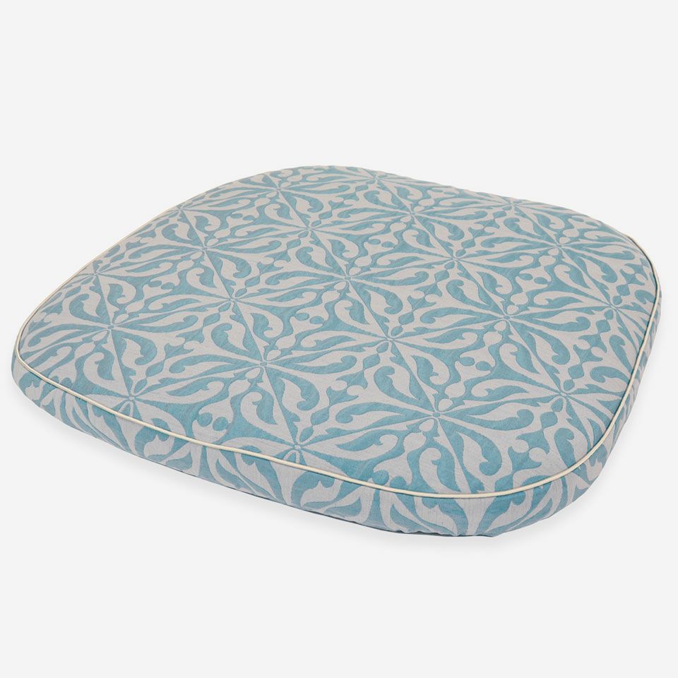 表面／カラー：ブルーグリーン／45cm×43cm／紐無し／オーナメント調の柄を凹凸感のあるジャカードで表現しています