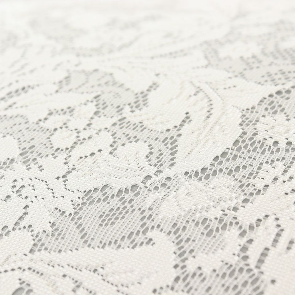 アカンサスの葉のボリュームと、その間から垣間見える花々を、レースの表情を変えて表現しています  *レース柄が見えやすいように商品背面にグレー色の加工をしていますが、実際の商品にグレー色の裏地等はありません。