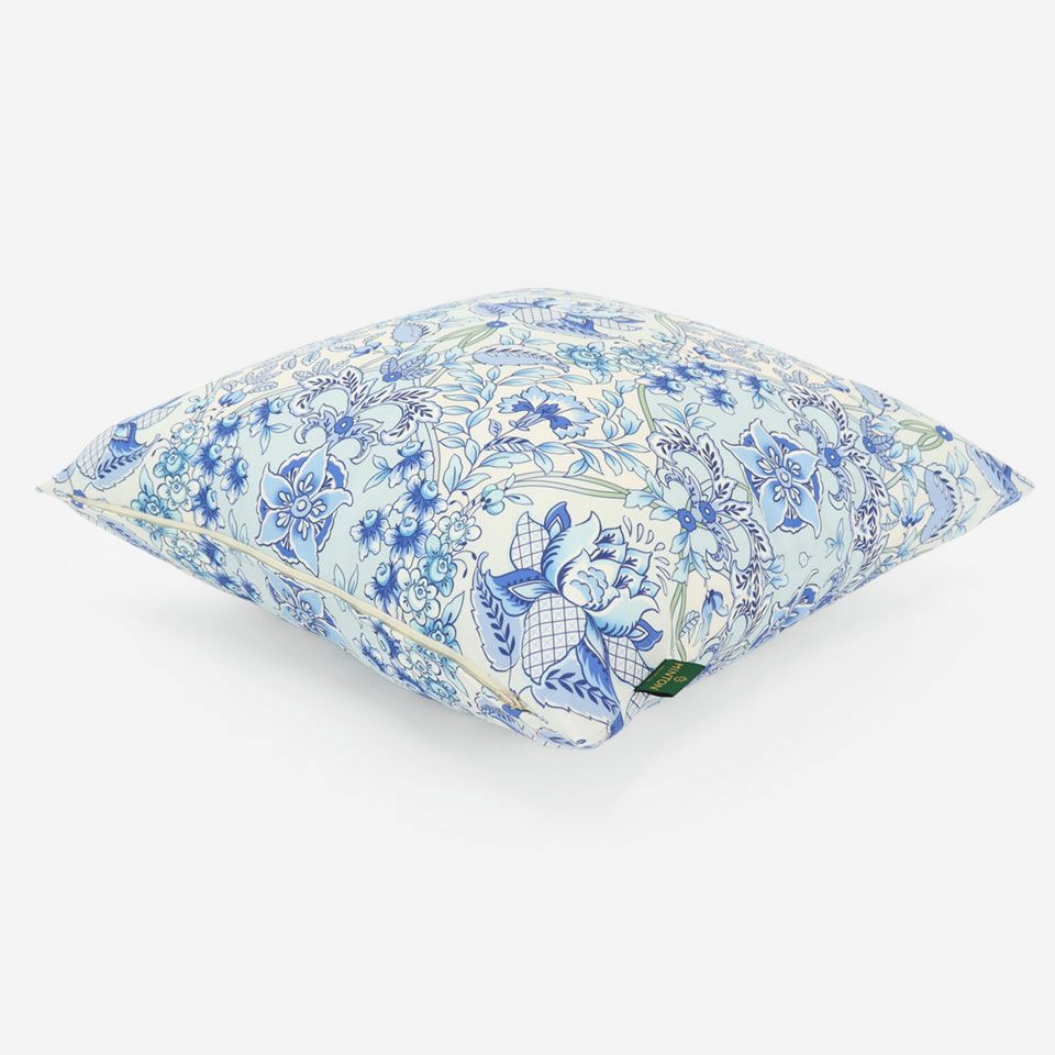 周囲は縫い合わせ仕様でシンプルな仕上がり／表面カラー：ブルー