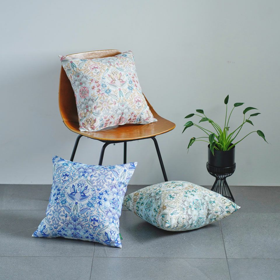 ブルー・グリーン・ピンクの3色は、それぞれに印象深い色使いです