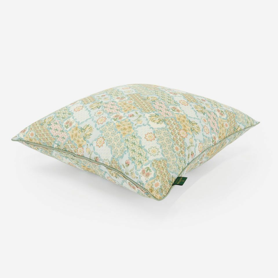 グリーン色のパイピングをつけています／表面カラー：グリーン