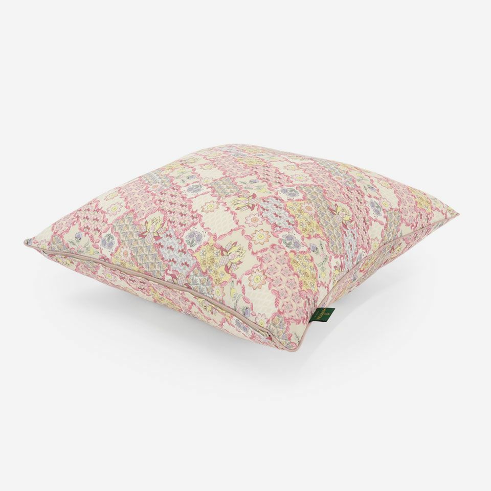 ピンク色のパイピングをつけています／表面カラー：ピンク