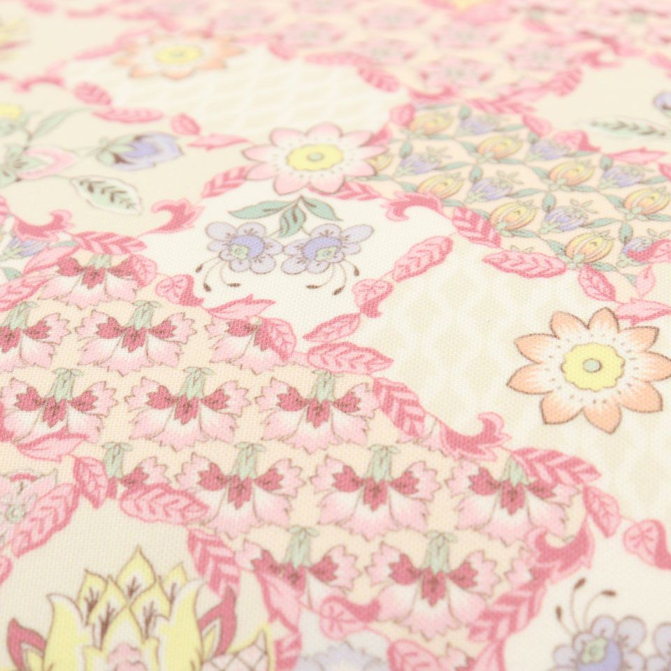 ハドンホールの花々がパッチワーク状に広がり、色鮮やかで楽しいパターンです