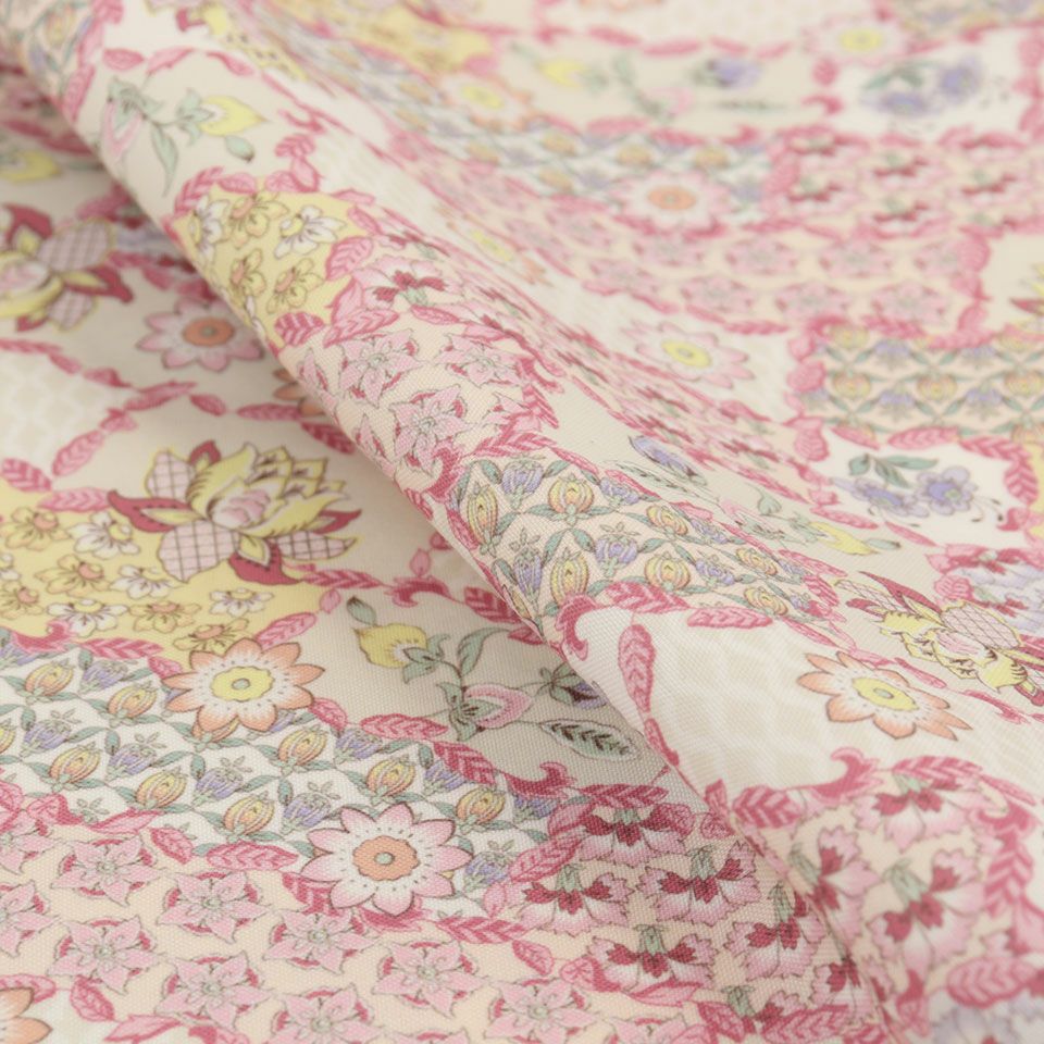 裏面は表と共生地を使用、柄位置は、一点ずつ異なります