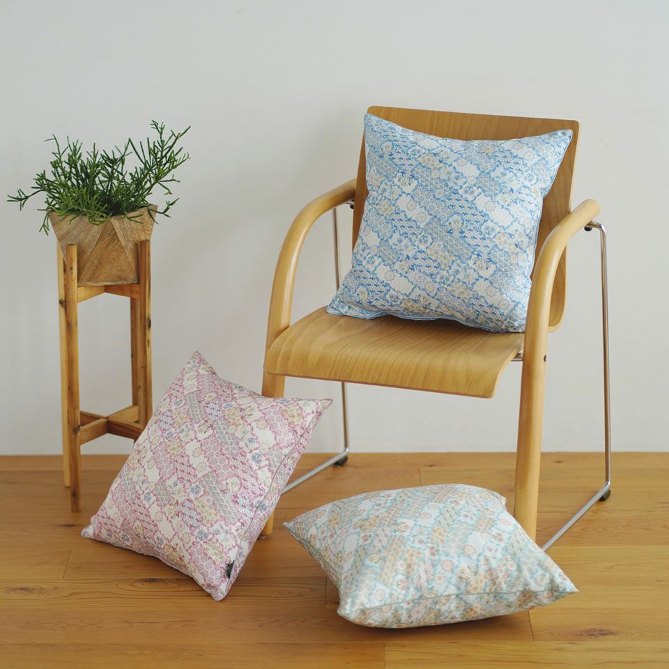 ブルー・グリーン・ピンクの3配色展開で、それぞれ印象の異なる配色です