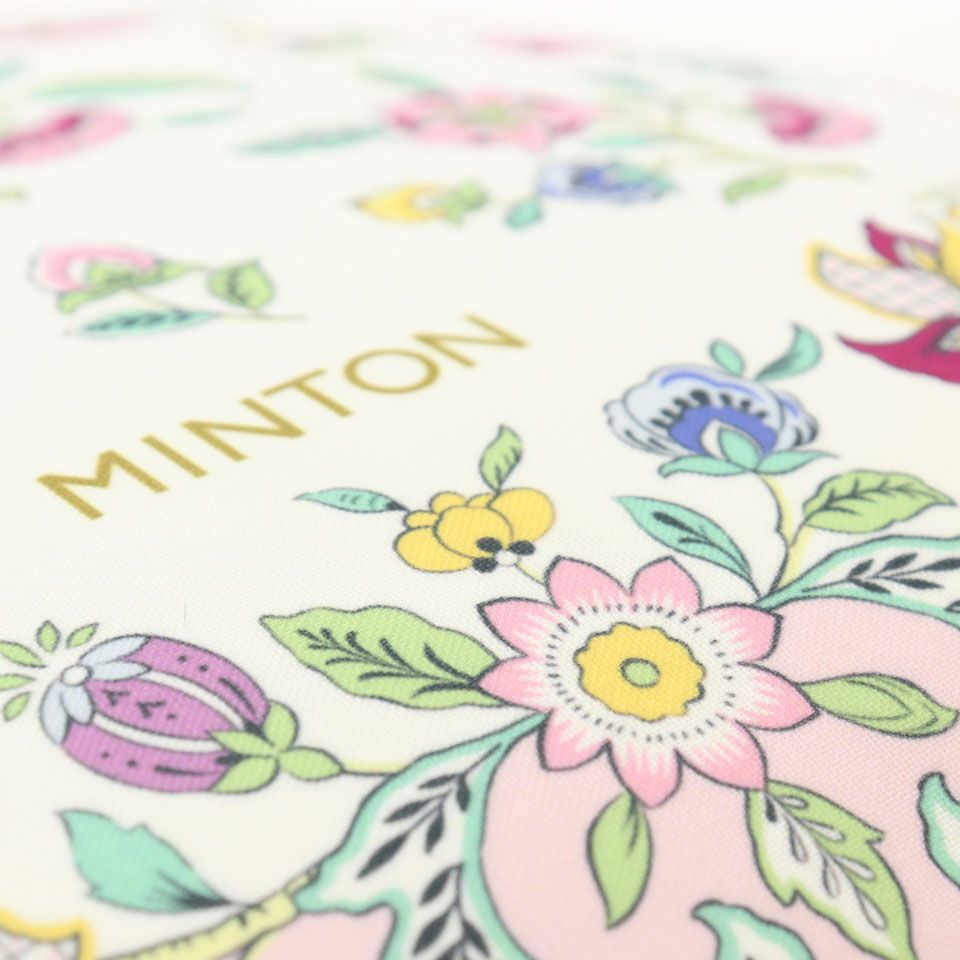 表面はハドンホールフラワーが主役のパネル柄、裏面はリーガルハドンホールをイメージした総柄で表裏のデザイン違いを楽しめる商品です