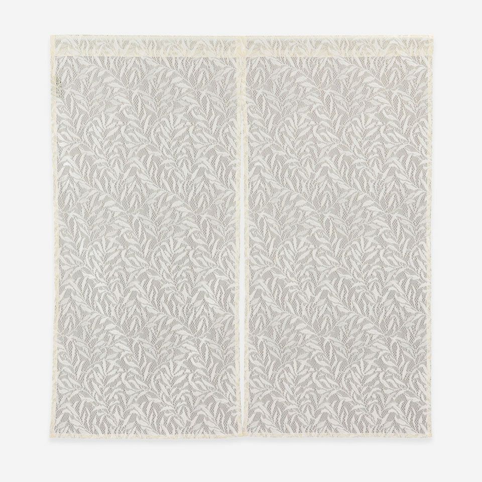 正面画像／カラー：ベージュ／約85cm×90cm  *レース柄が見えやすいように商品背面にグレー色の加工をしていますが、実際の商品にグレー色の裏地等はありません。