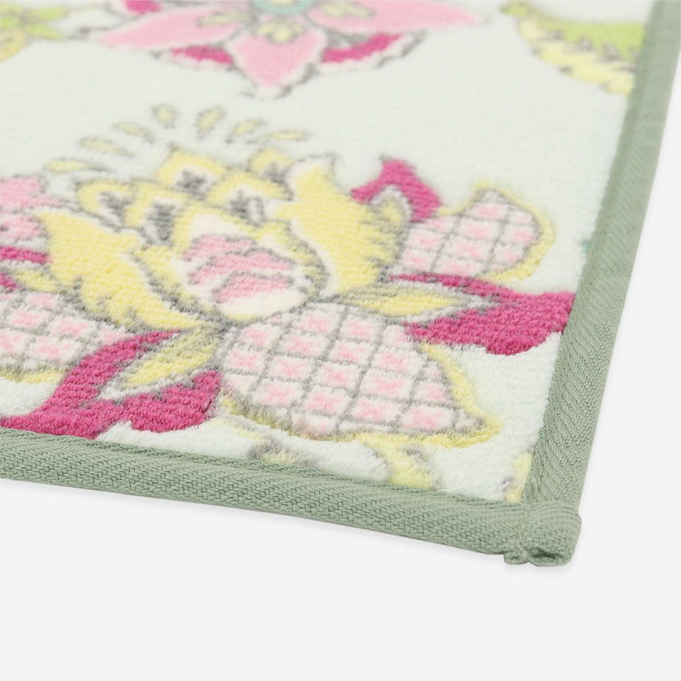 低パイルですが、密度があるため、踏み心地が良い商品です