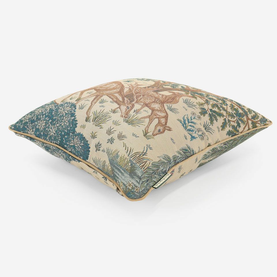 表面と裏面は同生地で異なるデザイン／ベージュ色のパイピングをつけています／表面・裏面カラー：ベージュ