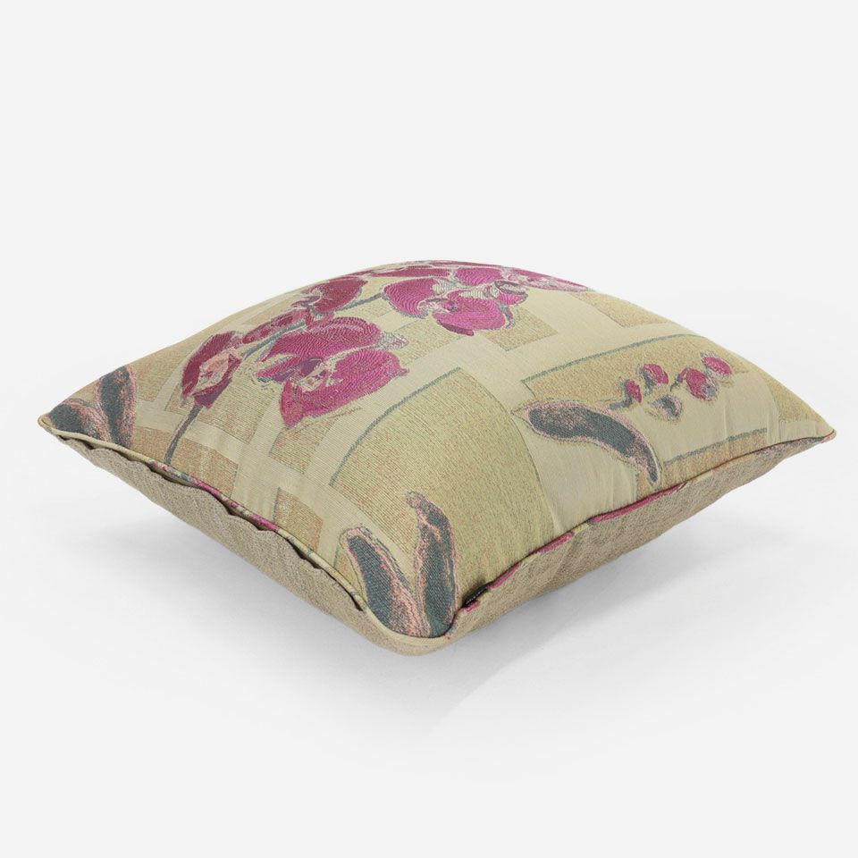 表面と裏面の異なるデザイン／表面共生地のパイピングをつけています／表面カラー：ピンク／裏面カラー：ベージュ