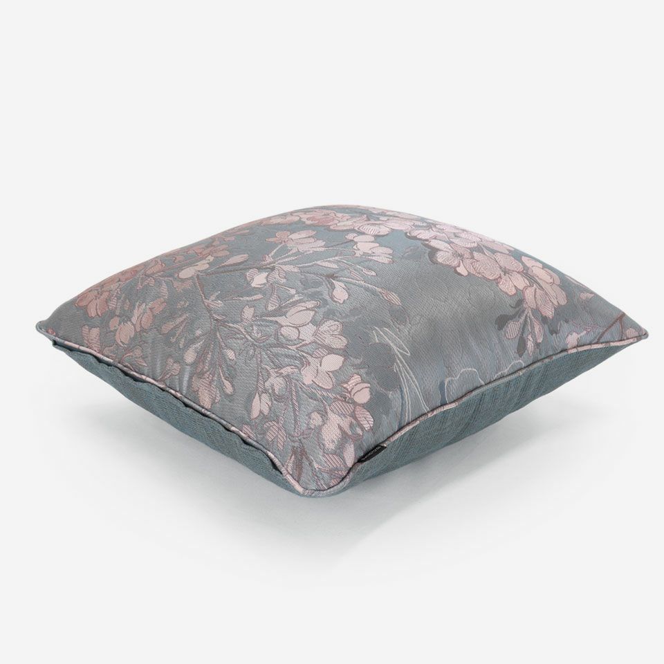 表面と裏面の異なるデザイン／表面共生地のパイピングをつけています／表面カラー：ピンク／裏面カラー：ブルー