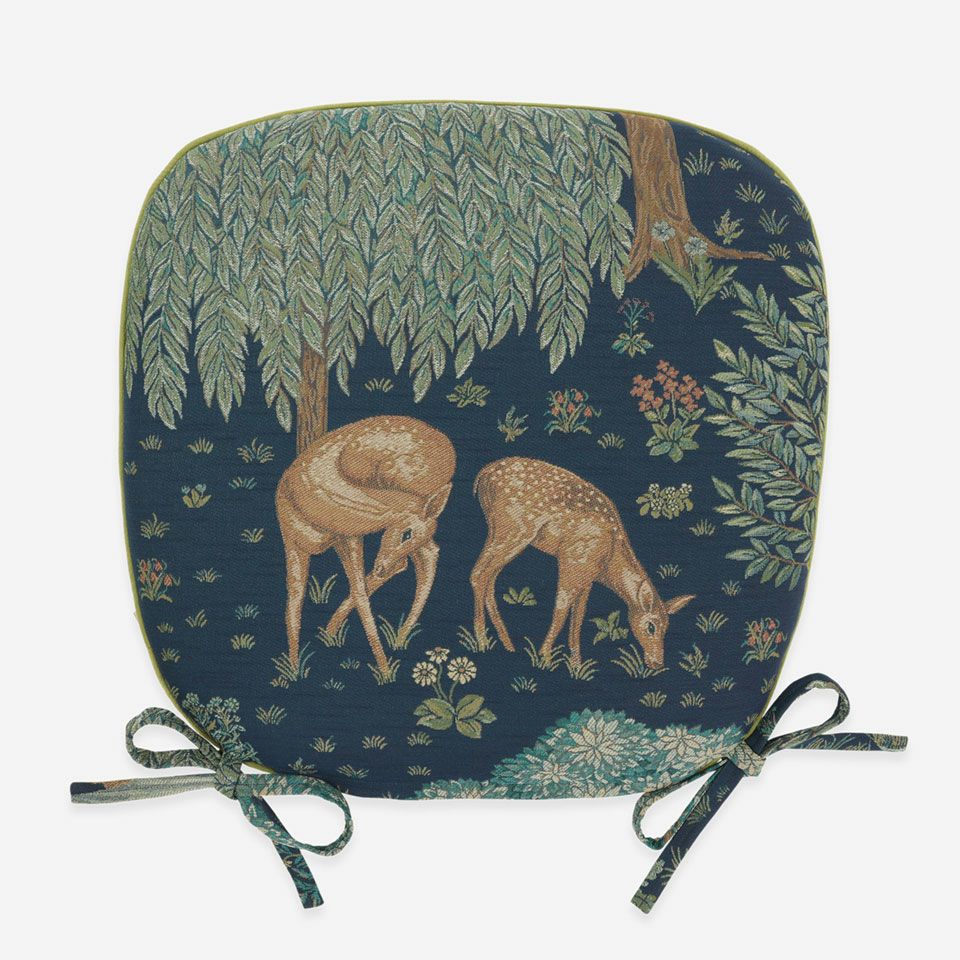 裏面／表面カラー：ダークブルー／絵画の様なテキスタイルの雰囲気を生かし、柄行きをリバーシブルに配置しました