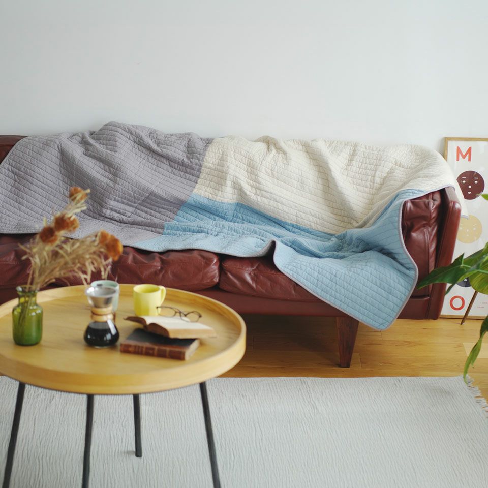 カラーブロックデザインは色ごとにパッチワークして仕上げ、クラフト感とカラーのコンビネーションが魅力の商品です