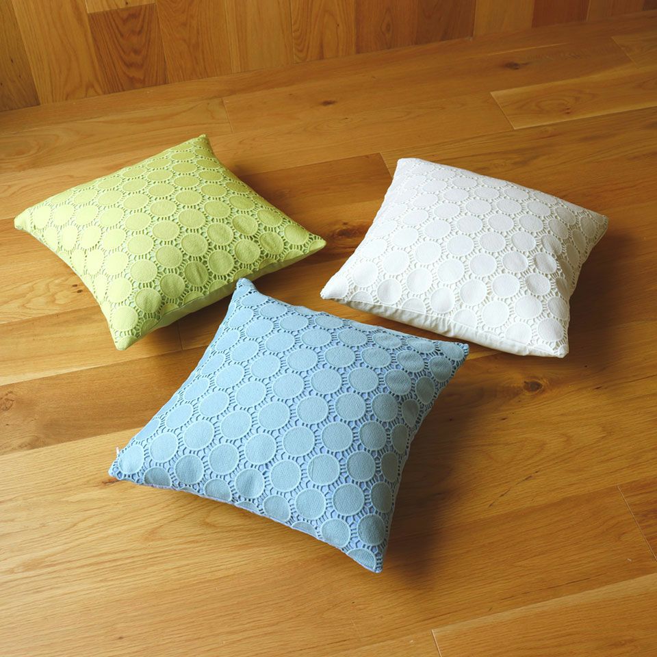 カラーは春夏シーズンに映えるブルー、アイボリー、イエローの3色をご用意しました