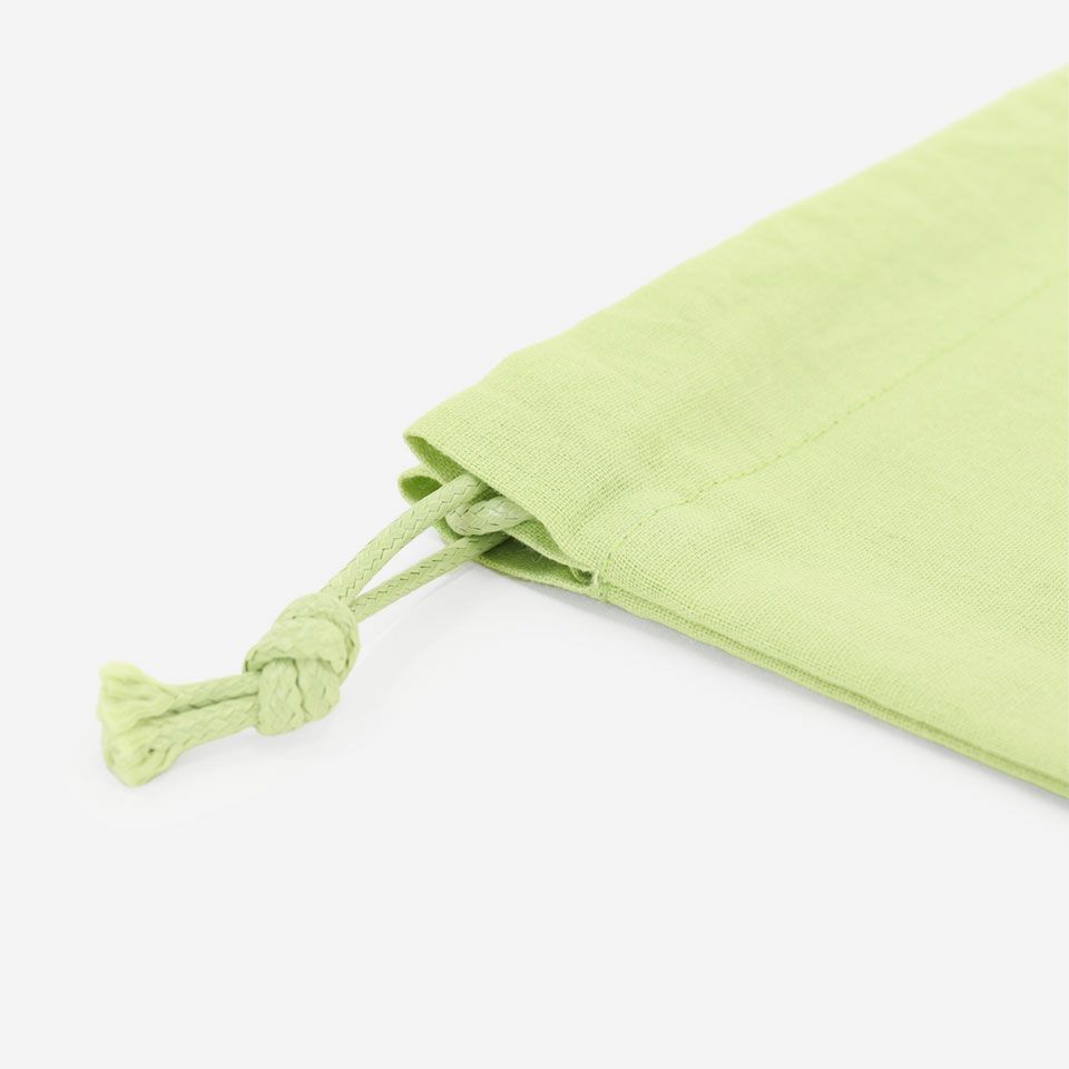 インナーバッグは間口がしっかり閉じる巾着タイプなので中身が見えにくく安心です