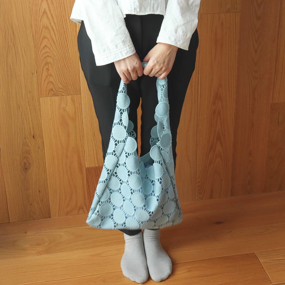 ちょっとした外出にも便利なサイズです