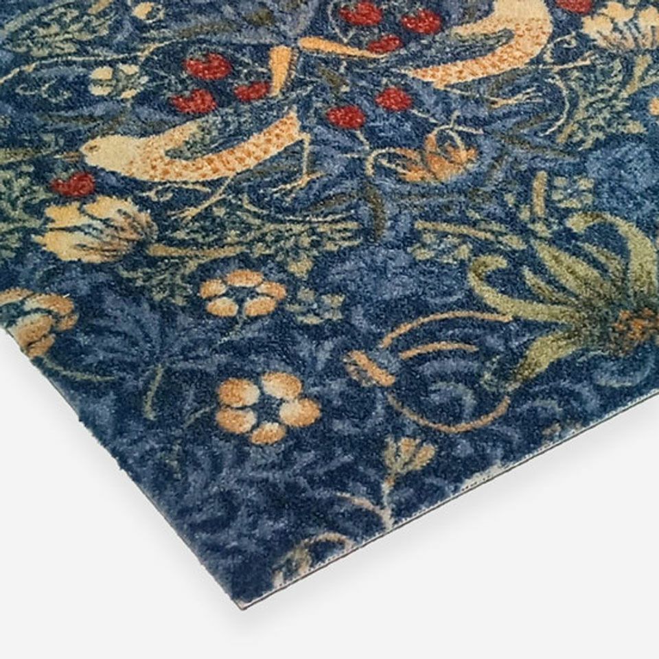 表面カラー：ブルー／周囲が綺麗にカットされたタイル形状で、隙間なく組み合わせることができます