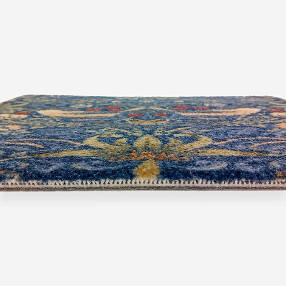 厚み（全厚）は10mm／重量感はありますが、その分ズレにくくなっています