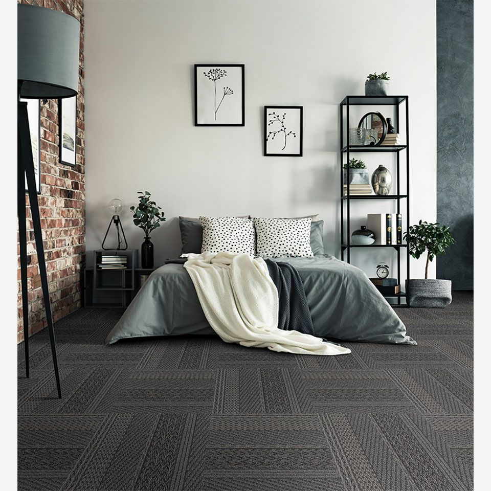 ブラウンを使用／部屋全体に敷くこともできます