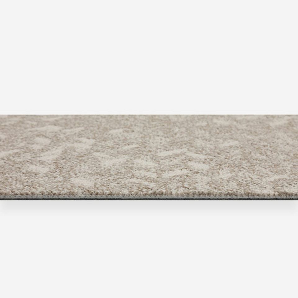 厚み（全厚）は8.5mm／重量感はありますが、その分ズレにくくなっています