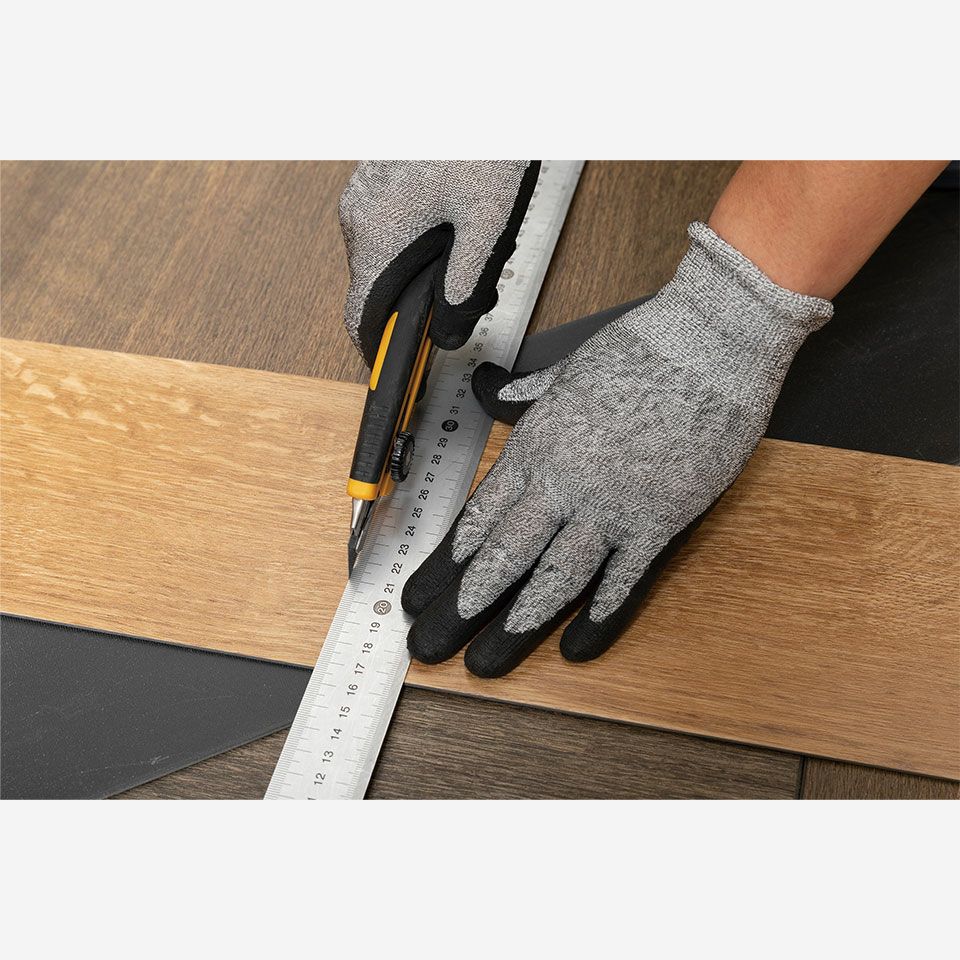 2㎜厚の薄さでやわらかく、カッターで簡単に切れます