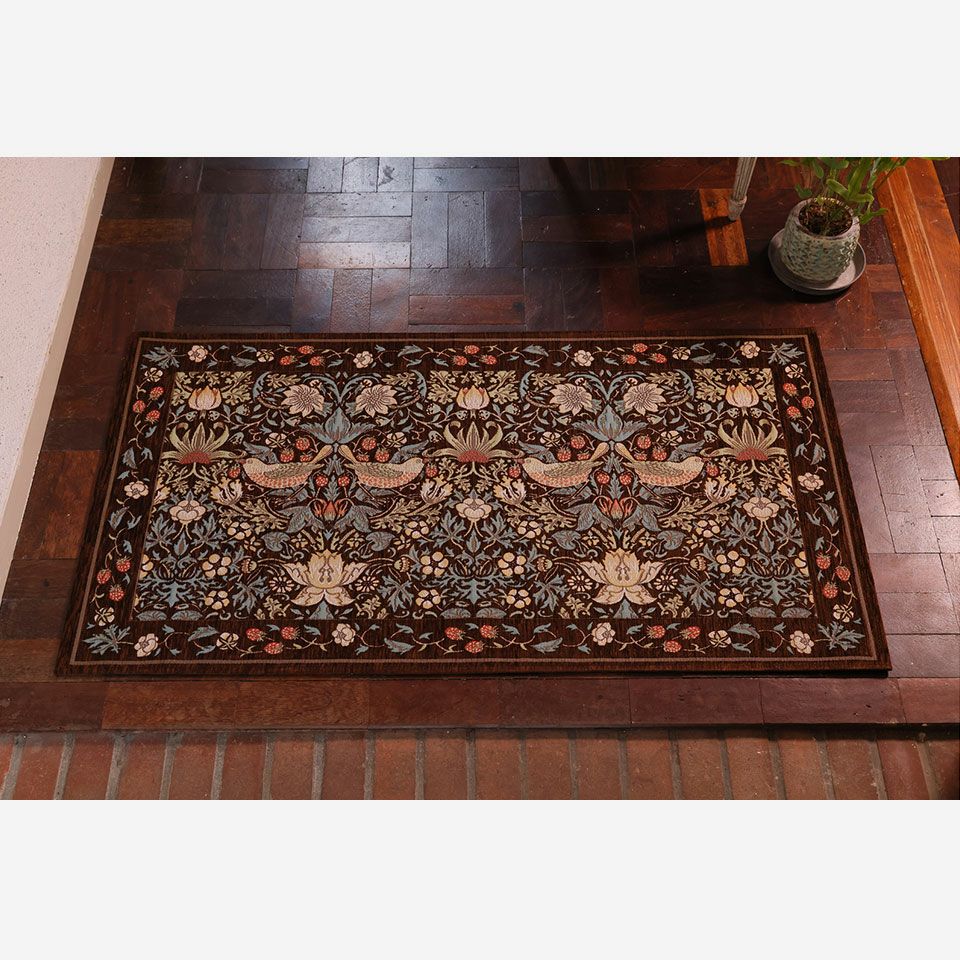 モリスの優れたデザインとゴブラン織りの本場であるベルギーの技術が融合した敷物は、モリスの新たな魅力を生み出しています