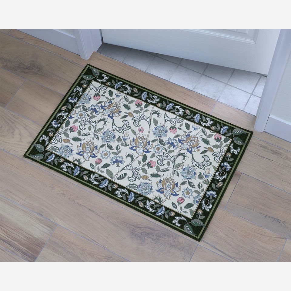 ゴブランのクラシカルなクオリティーの中にも、ミントンらしい清潔感があるデザインです