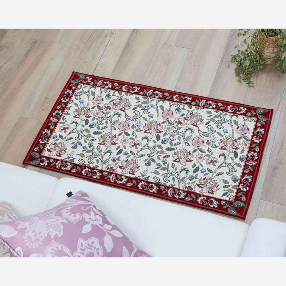 ゴブランのクラシカルなクオリティーの中にも、ミントンらしい清潔感があるデザインです