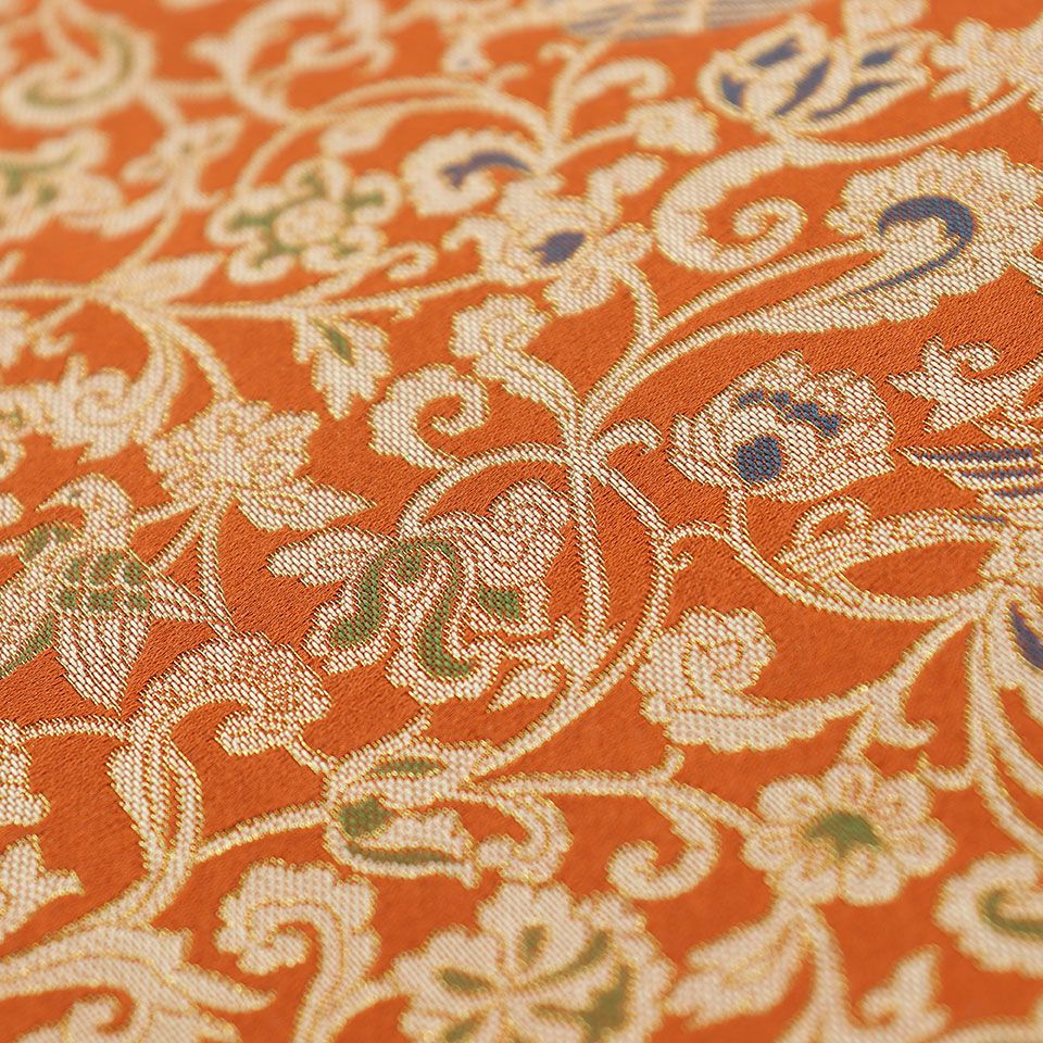 17世紀のイタリアではバロック様式の時代を迎えた文様が、東洋から伝わった絹織物の技術の影響を受け芸術性豊かな染織品としてたくさん誕生しました