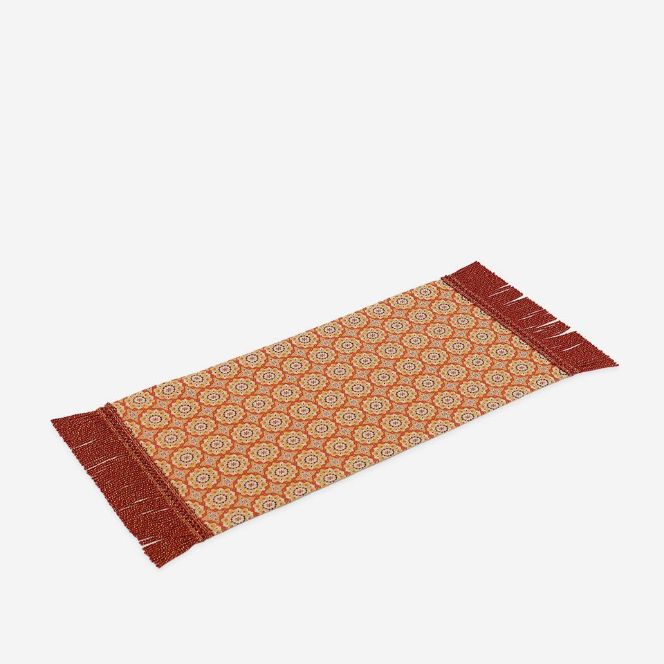 表面／カラー：レッド／28cm×55cm（フリンジ込みサイズ 28cm×69cm）