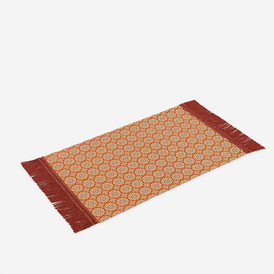 表面／カラー：レッド／38cm×60cm（フリンジ込みサイズ 38cm×74cm）