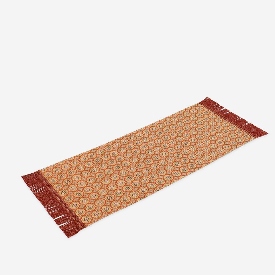 表面／カラー：レッド／38cm×90cm（フリンジ込みサイズ 38cm×104cm）