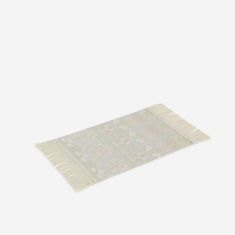 表面／カラー：グレー／28cm×40cm（フリンジ込みサイズ 28cm×54cm）