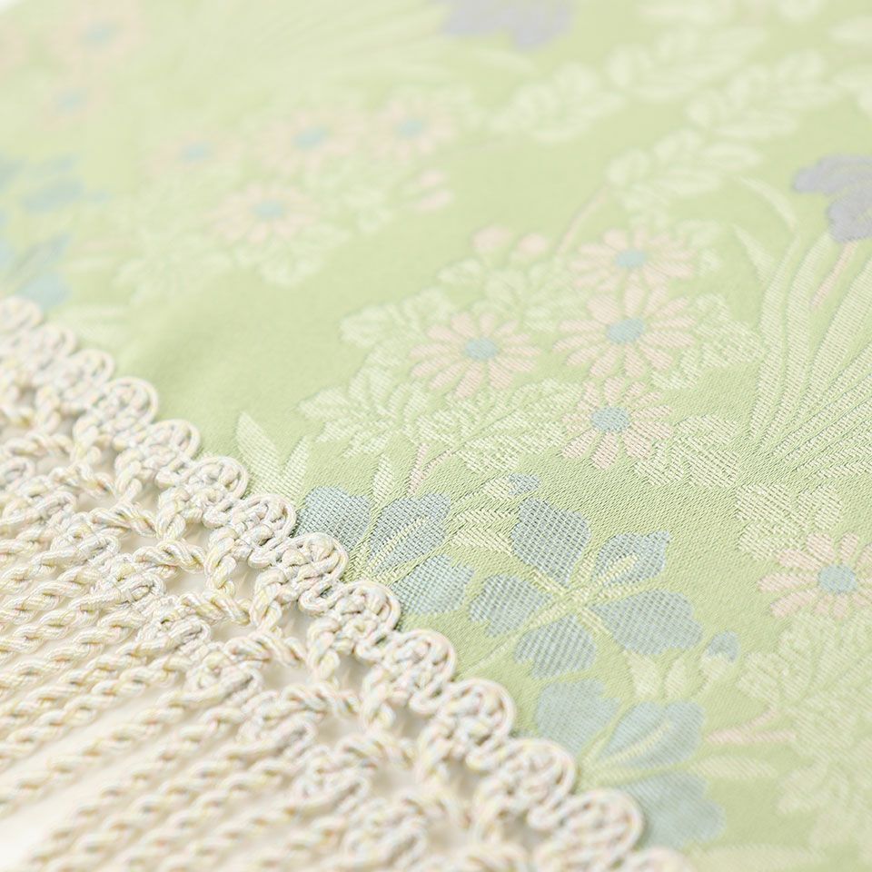 慶事の贈答品としてだけではなく、卓敷きなど様々な用途の装飾にお使いください