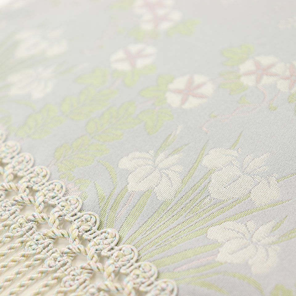 慶事の贈答品としてだけではなく、卓敷きなど様々な用途の装飾にお使いください