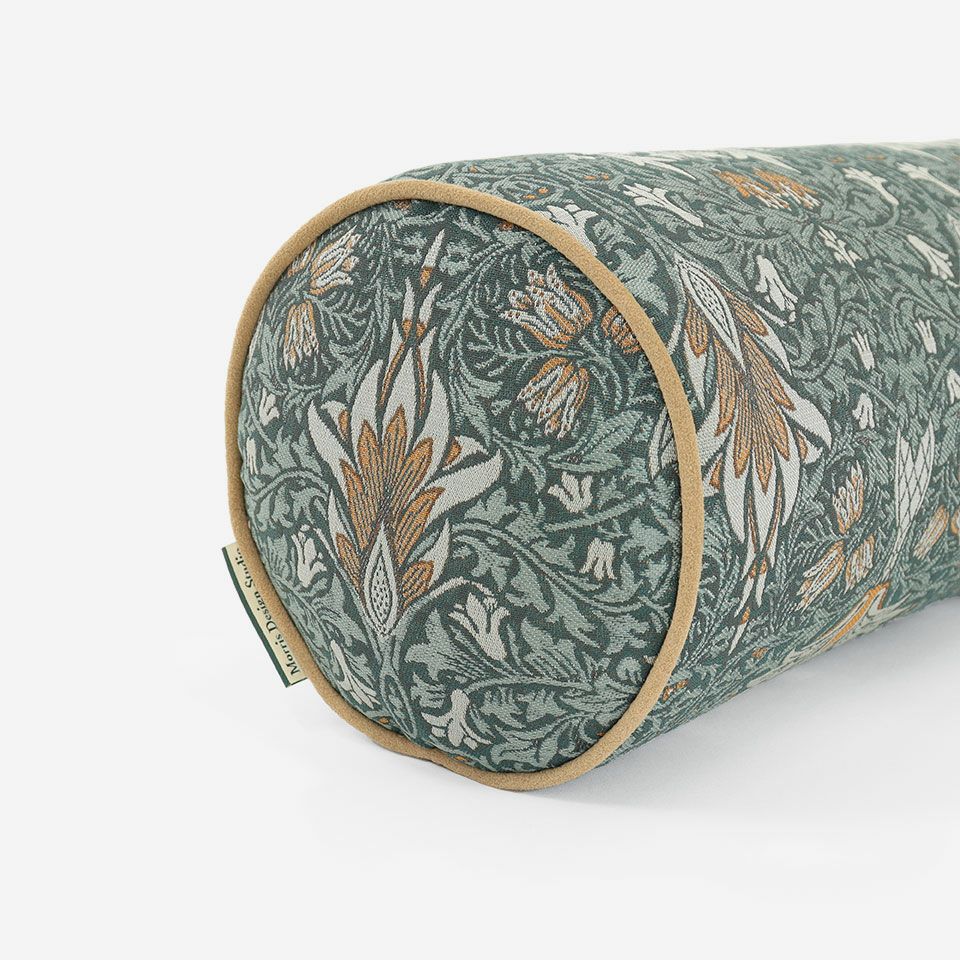 パイピングはキャメル色で、「Morris Design Studio」のブランドタグが付いています／カラー：ブルーグリーン